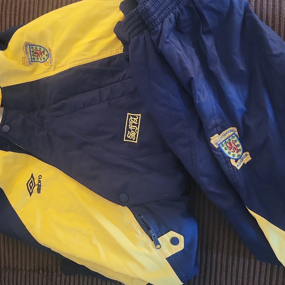 Umbro Vintage Scottish Football Sweat Suit Navy and Yellow...size Large